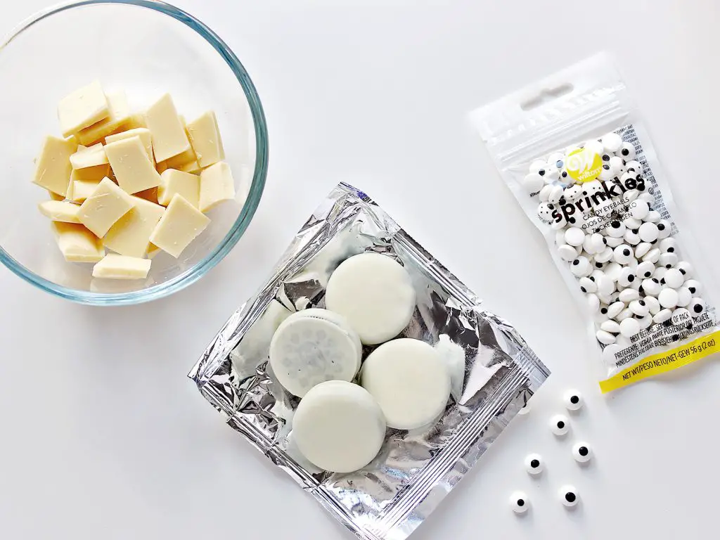 ingredients to decorate your own halloween oreo cookies